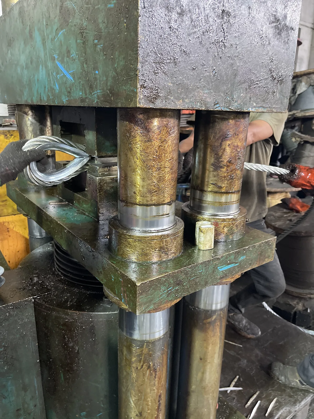 Wire rope rigging components and ferrules